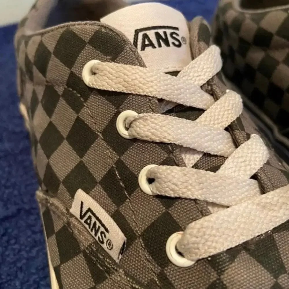 Vans Off The Wall Youth 5.5 Grey & Black Checkered Skater Tennis Shoe Sneakers
